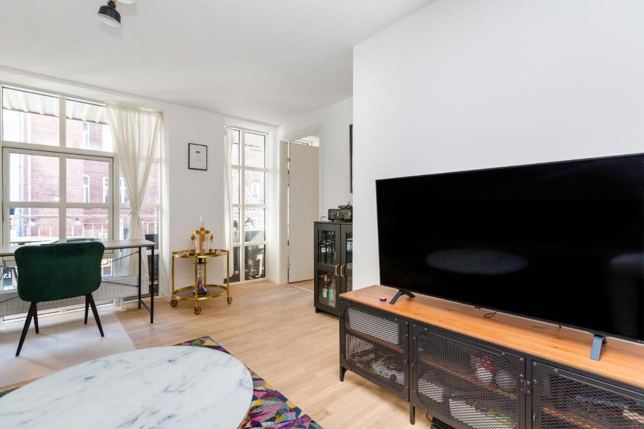 200 M Fra Rutebilstation - Privat Terrasse, Grill Apartment Aarhus Exterior photo